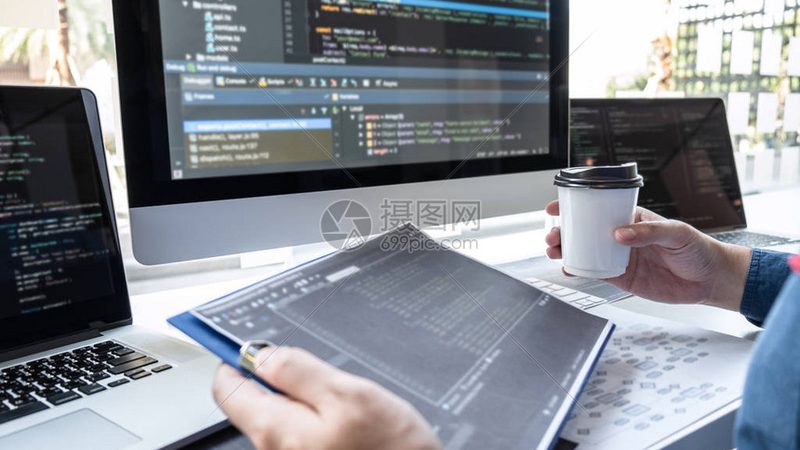 CRM系统开发：技术栈选型与关键要点解析