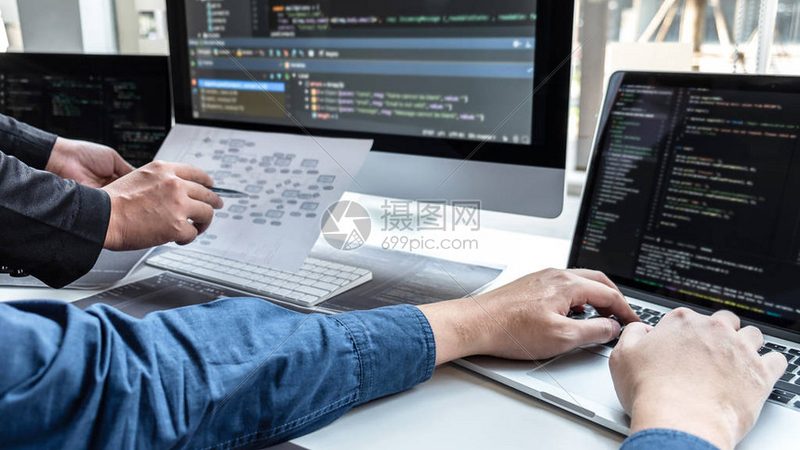 项目周期与进度是影响软件开发报价的关键因素。在报价过程中，要充分考虑以下因素：